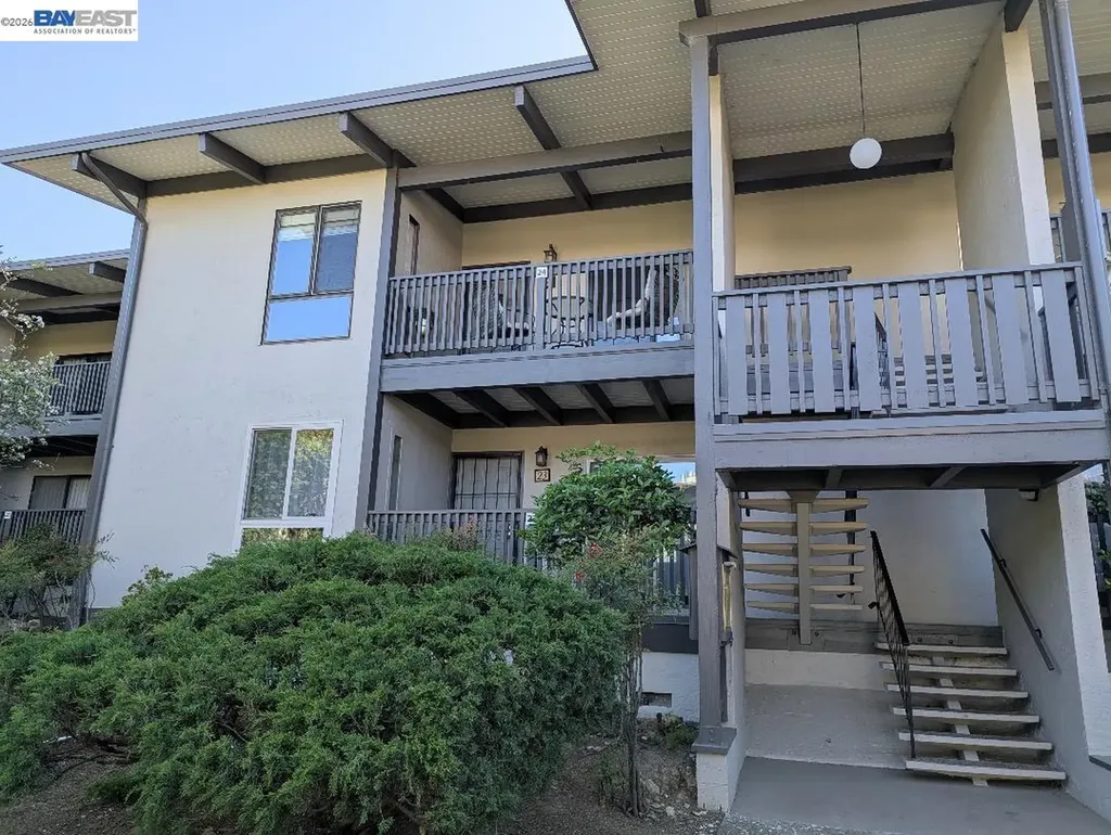19100 Crest Avenue Castro Valley CA 94546
