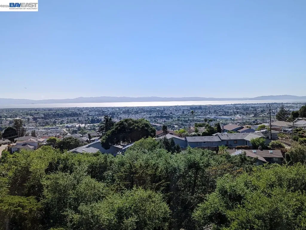 19100 Crest Avenue Castro Valley CA 94546