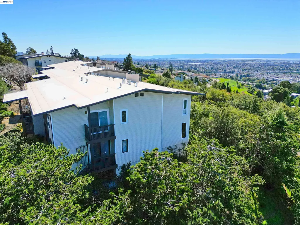 19100 Crest Avenue Castro Valley CA 94546