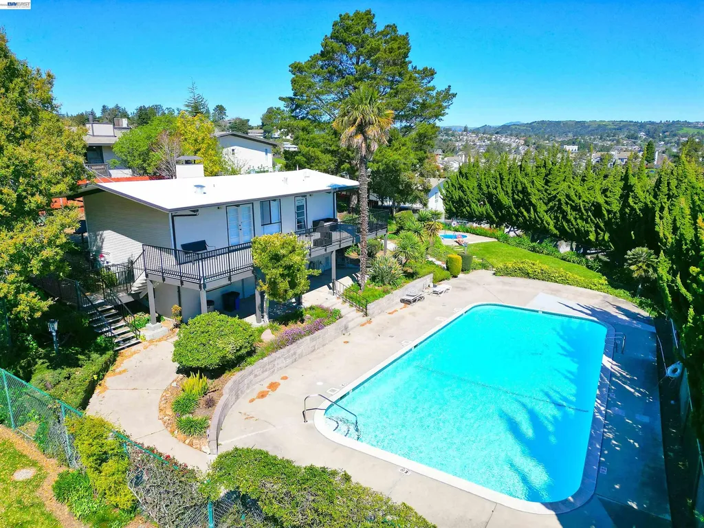 19100 Crest Avenue Castro Valley CA 94546