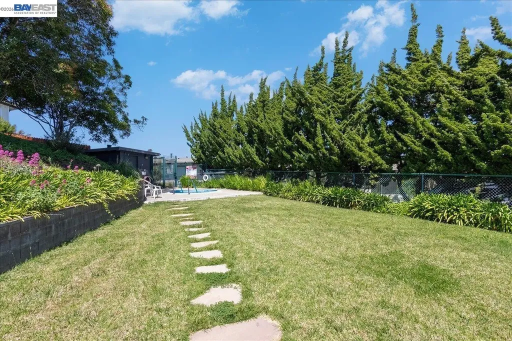 19100 Crest Avenue Castro Valley CA 94546