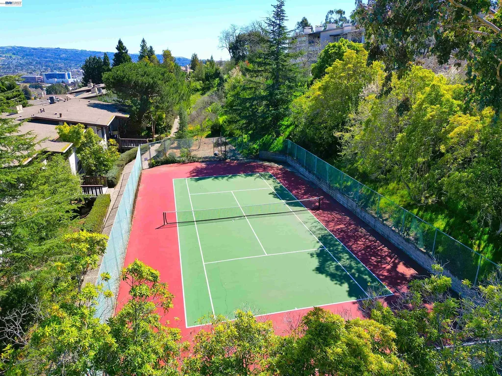 19100 Crest Avenue Castro Valley CA 94546