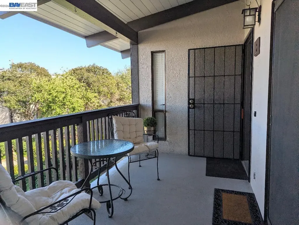 19100 Crest Avenue Castro Valley CA 94546