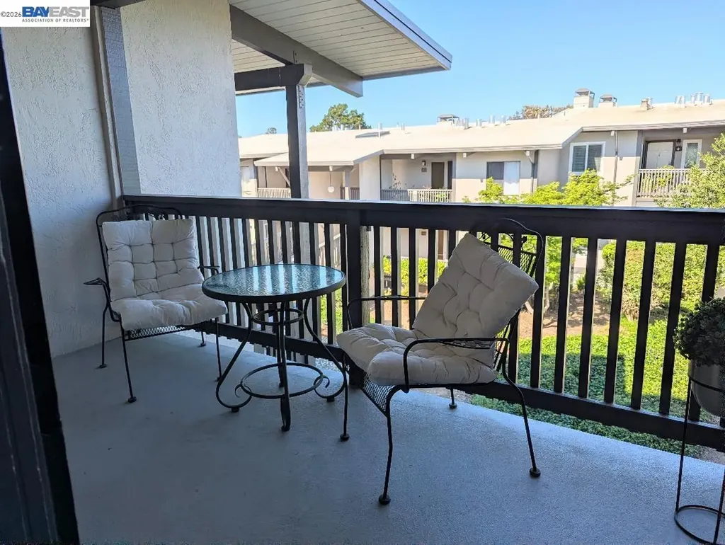 19100 Crest Avenue Castro Valley CA 94546