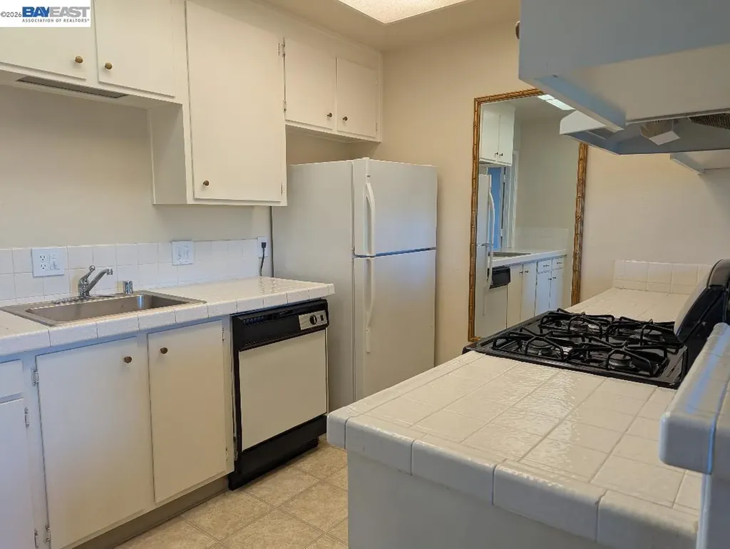 19100 Crest Avenue Castro Valley CA 94546
