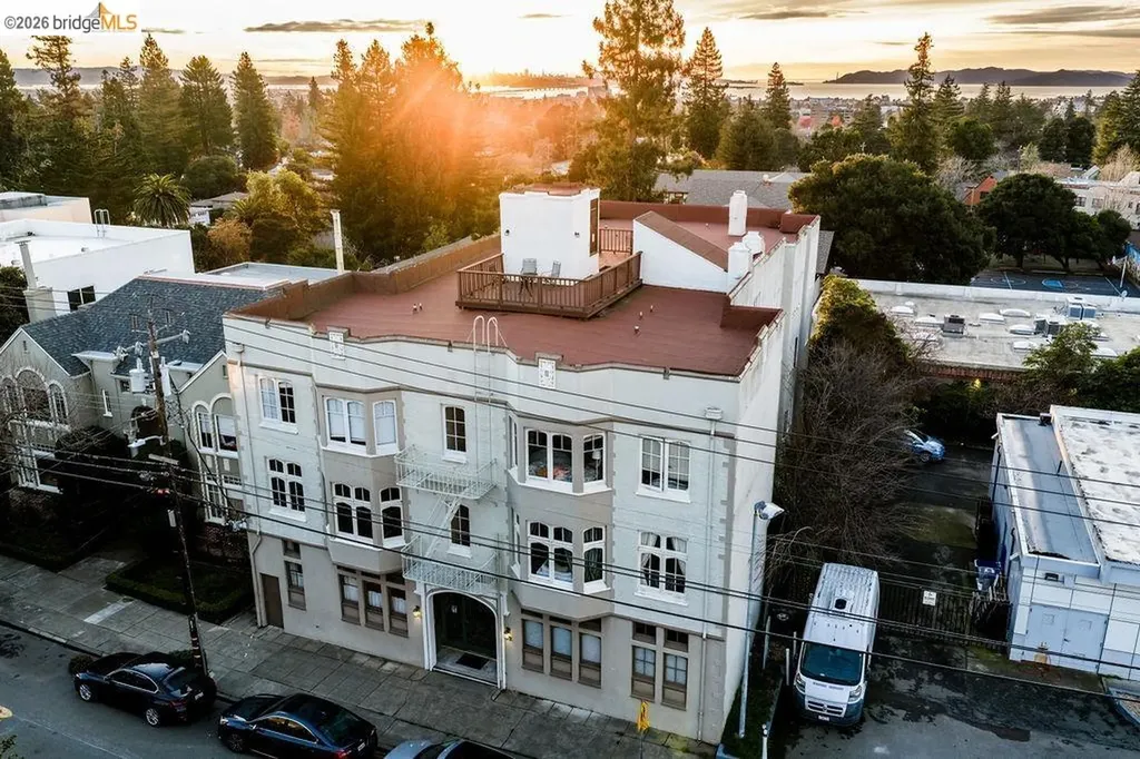 22 Domingo Avenue Berkeley CA 94705