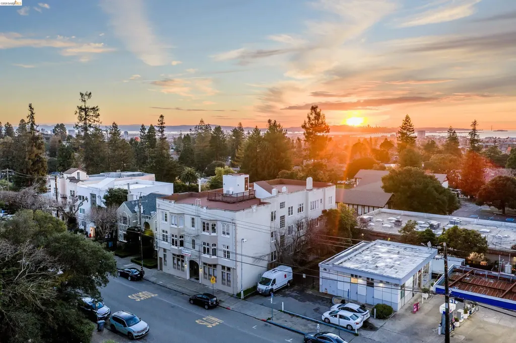 22 Domingo Avenue Berkeley CA 94705