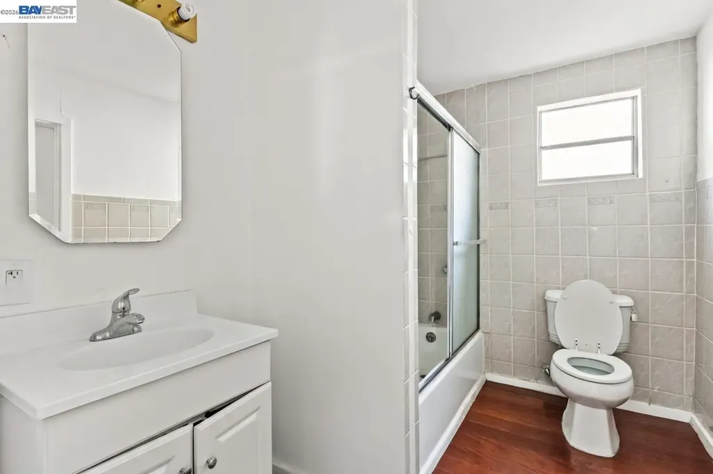 812 Lisbon Oakland CA 94601