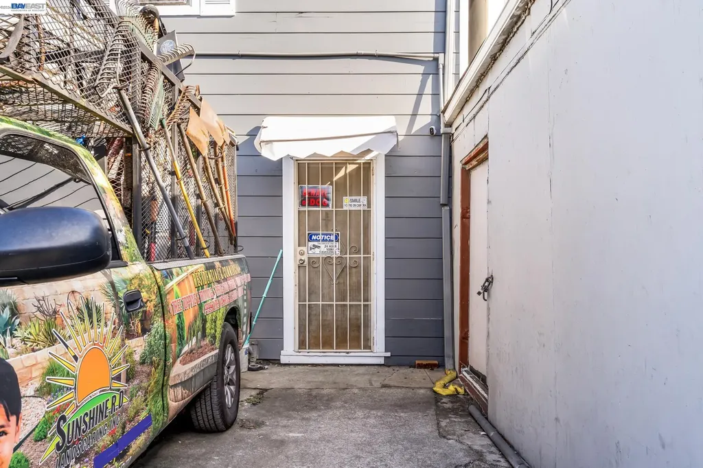 812 Lisbon Oakland CA 94601