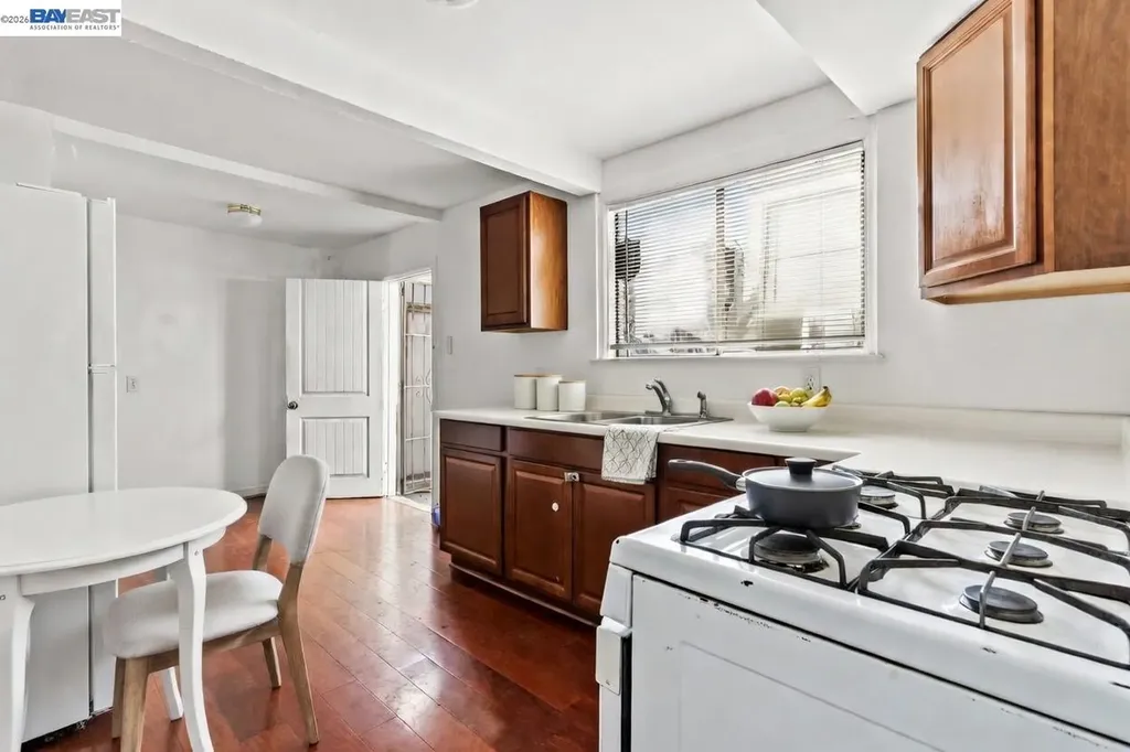 812 Lisbon Oakland CA 94601