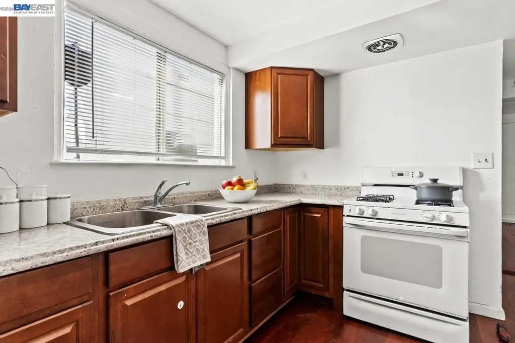 812 Lisbon Oakland CA 94601