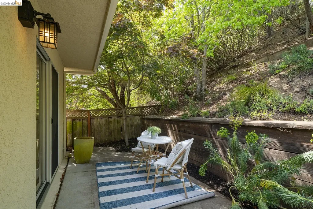 6109 Fairlane Drive Oakland CA 94611