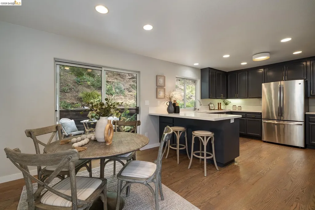 6109 Fairlane Drive Oakland CA 94611