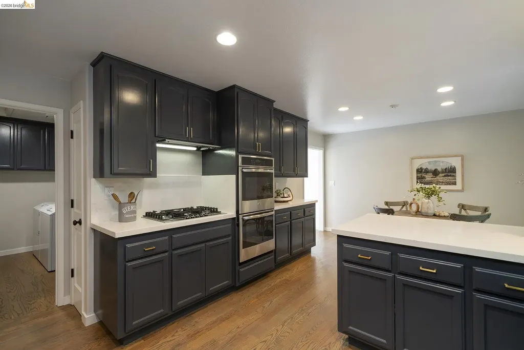 6109 Fairlane Drive Oakland CA 94611