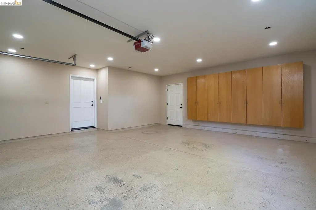 6109 Fairlane Drive Oakland CA 94611