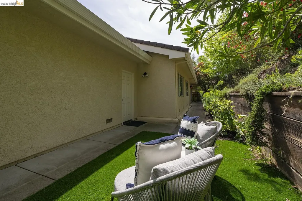 6109 Fairlane Drive Oakland CA 94611