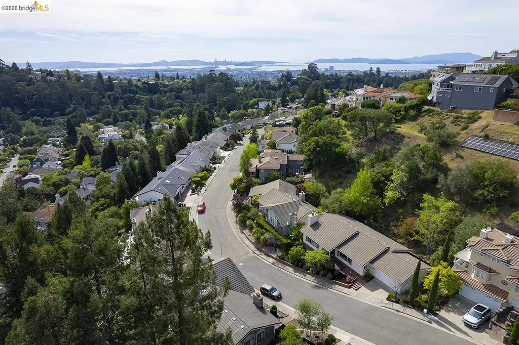 6109 Fairlane Drive Oakland CA 94611