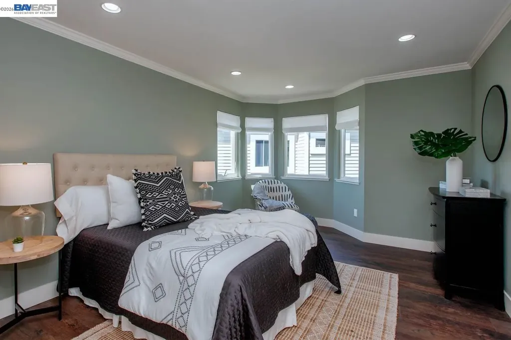 31 Oak Park Drive Alameda CA 94502