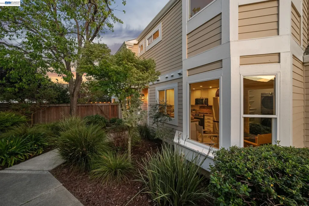 31 Oak Park Drive Alameda CA 94502