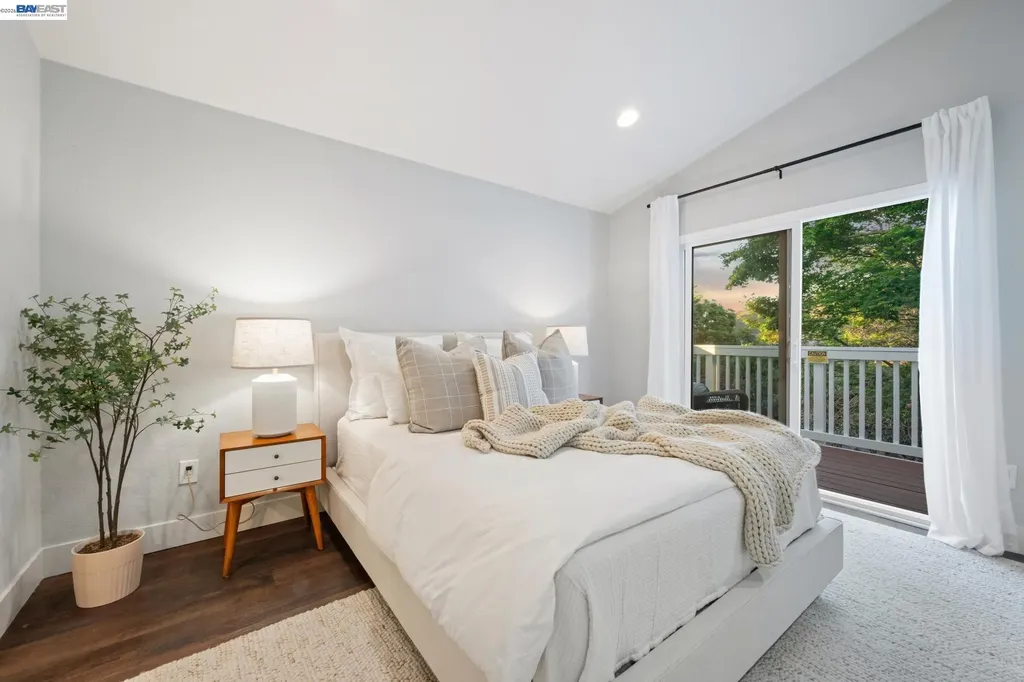 31 Oak Park Drive Alameda CA 94502
