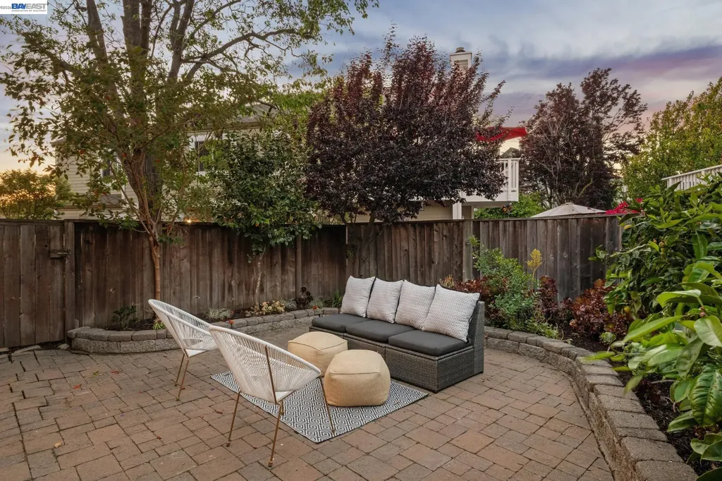 31 Oak Park Drive Alameda CA 94502
