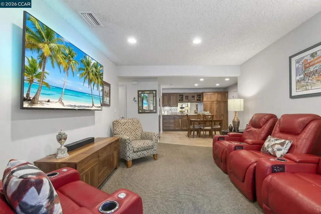 5015 Valley Crest Drive #121 Concord CA 94521