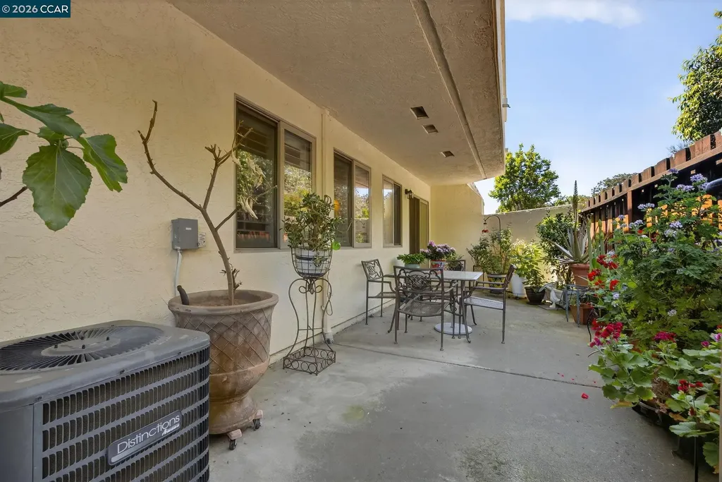 5015 Valley Crest Drive #121 Concord CA 94521