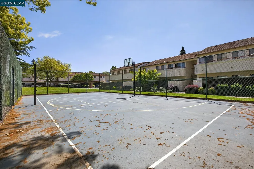 5015 Valley Crest Drive #121 Concord CA 94521