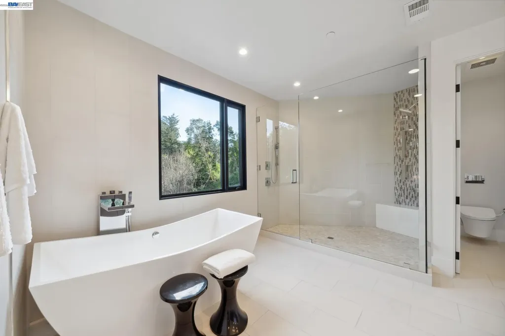 3 West Circle Oakland CA 94611