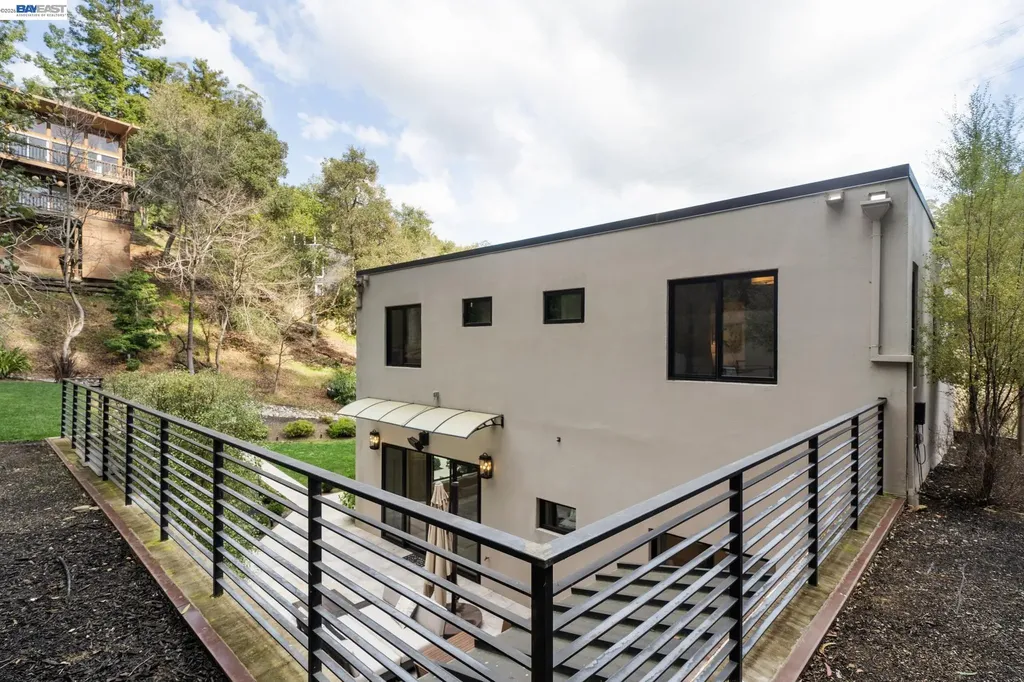 3 West Circle Oakland CA 94611