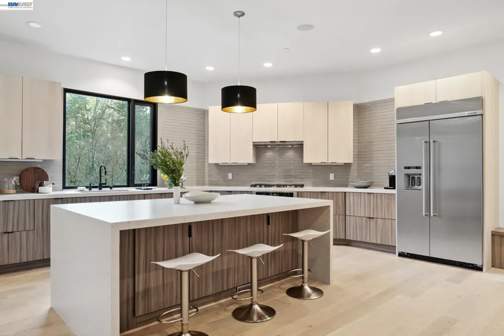 3 West Circle Oakland CA 94611