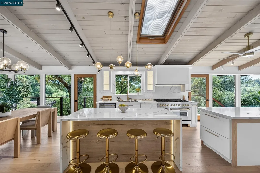 130 La Espiral Orinda CA 94563