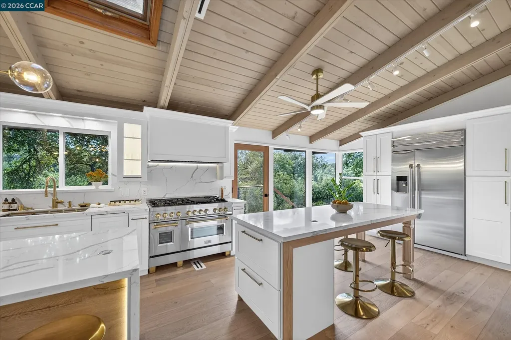 130 La Espiral Orinda CA 94563