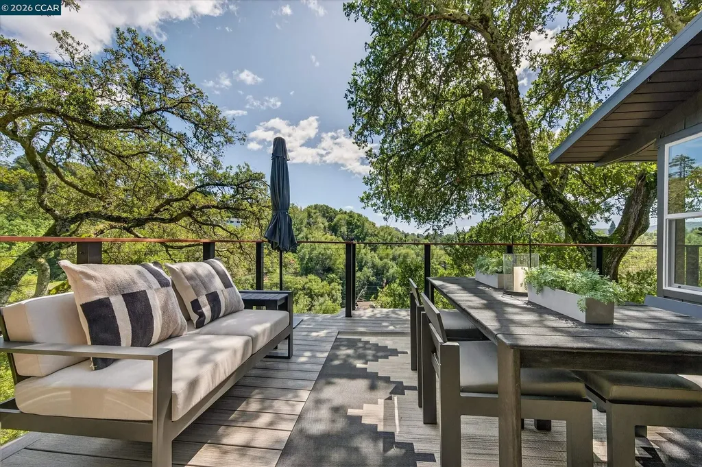 130 La Espiral Orinda CA 94563