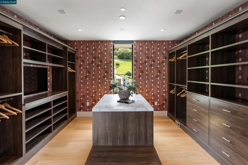 83 Dairy Creek Lane Orinda CA 94563