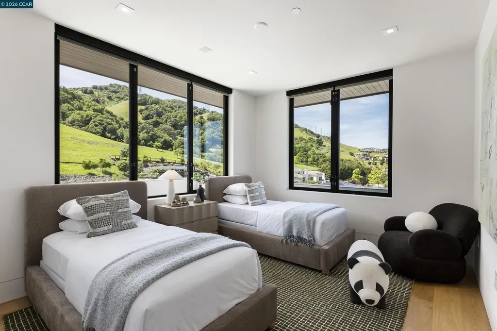 83 Dairy Creek Lane Orinda CA 94563