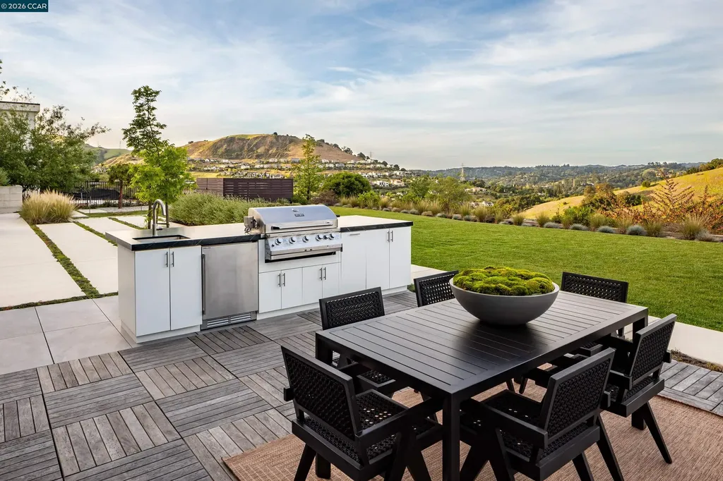 83 Dairy Creek Lane Orinda CA 94563