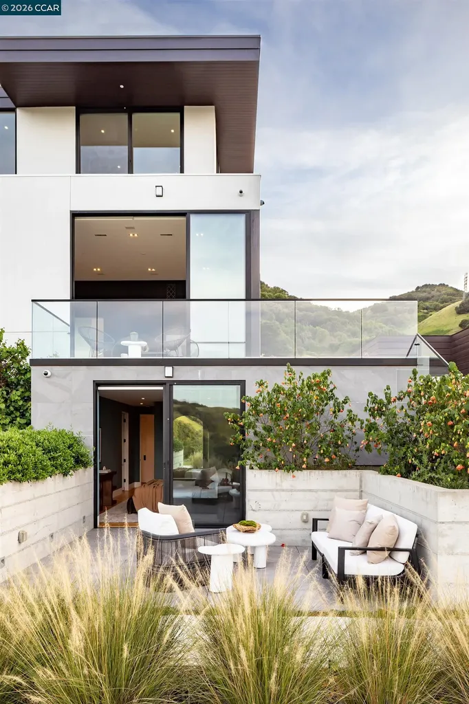 83 Dairy Creek Lane Orinda CA 94563