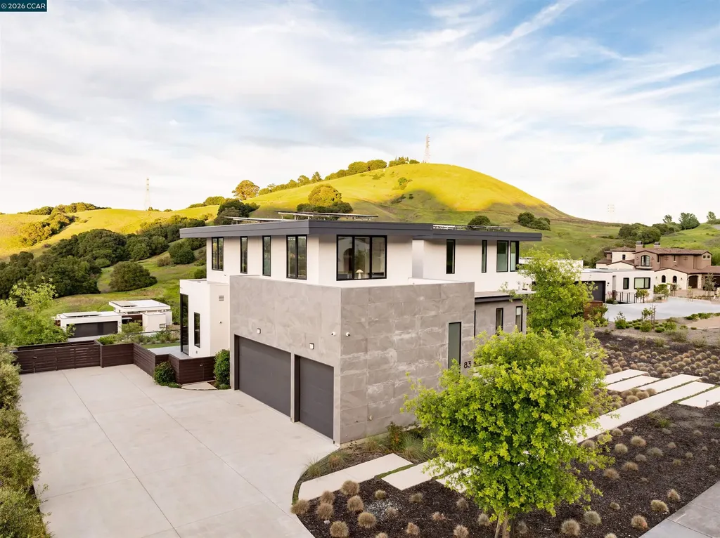 83 Dairy Creek Lane Orinda CA 94563