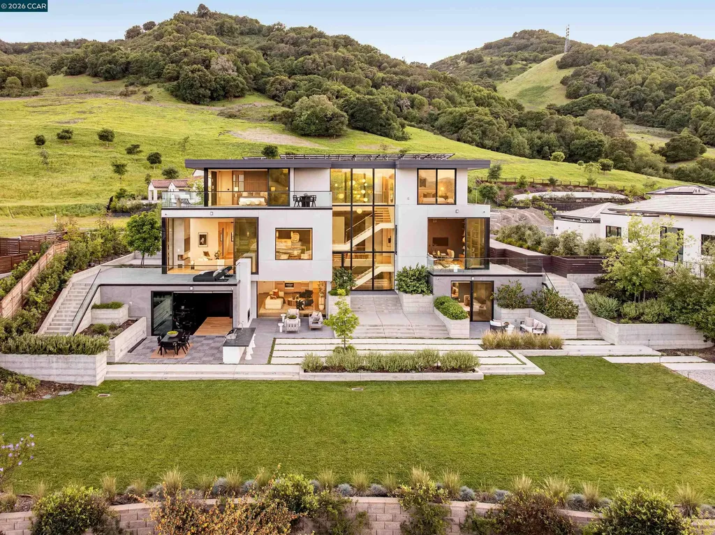 83 Dairy Creek Lane Orinda CA 94563
