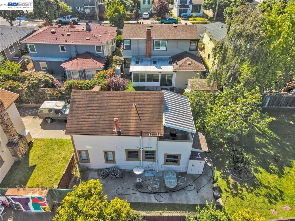 3208 Washington Street Alameda CA 94501