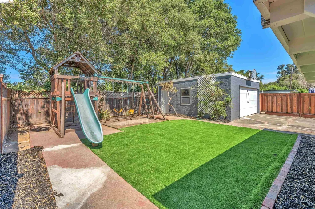 4352 Gem Avenue Castro Valley CA 94546