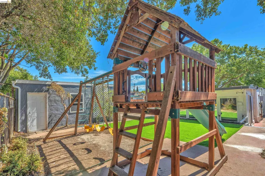 4352 Gem Avenue Castro Valley CA 94546