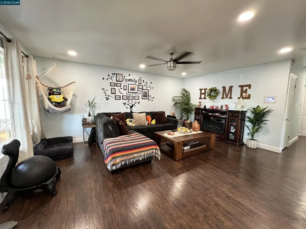 251 Rose Ann Avenue Pittsburg CA 94565