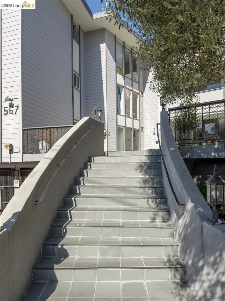 567 Oakland Avenue Oakland CA 94611