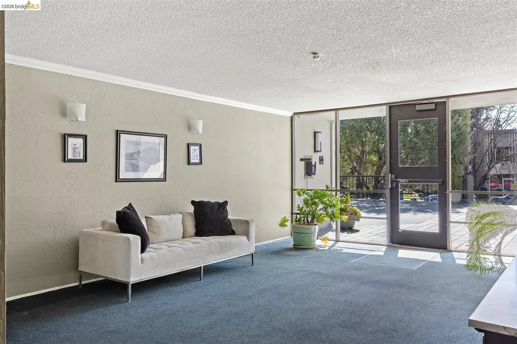567 Oakland Avenue Oakland CA 94611