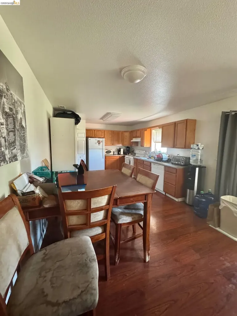 27 Robinson Avenue Pittsburg CA 94565
