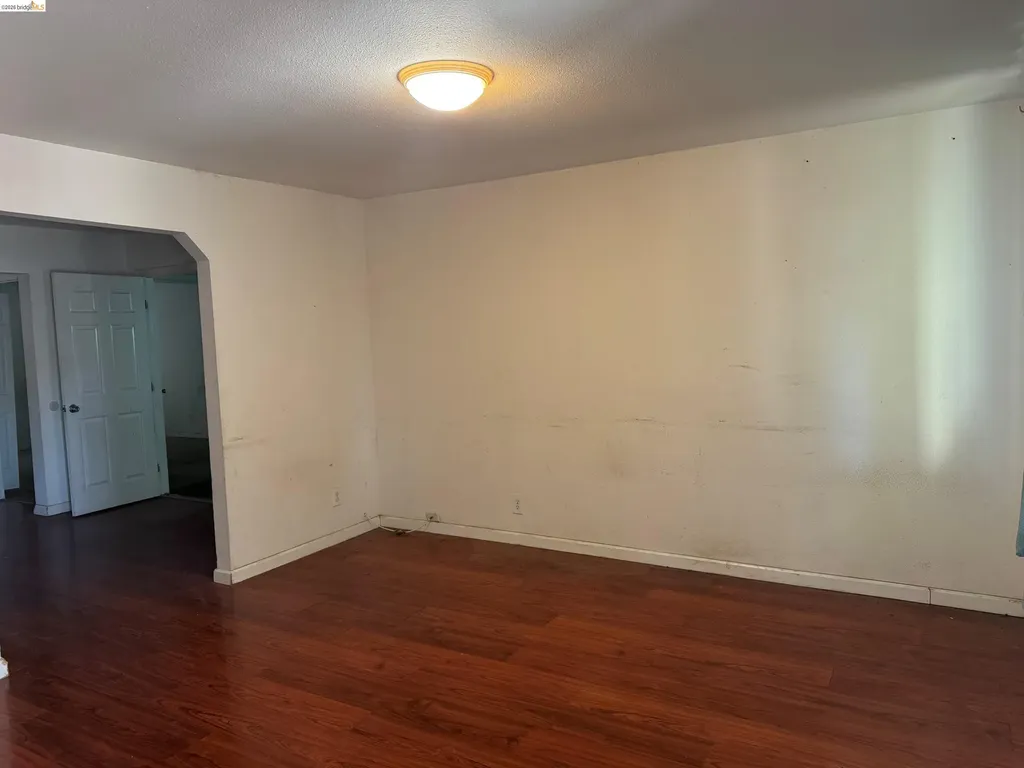 27 Robinson Avenue Pittsburg CA 94565