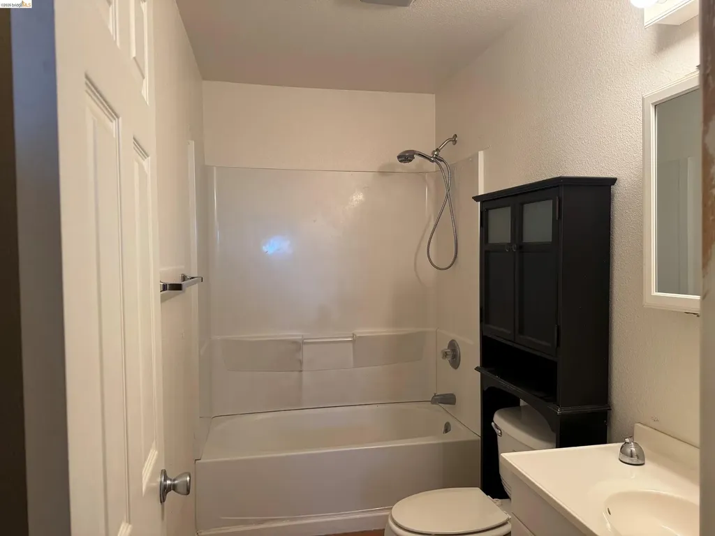 27 Robinson Avenue Pittsburg CA 94565