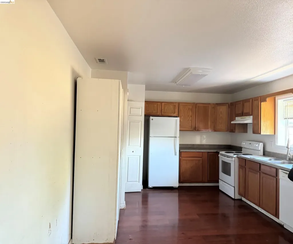 27 Robinson Avenue Pittsburg CA 94565